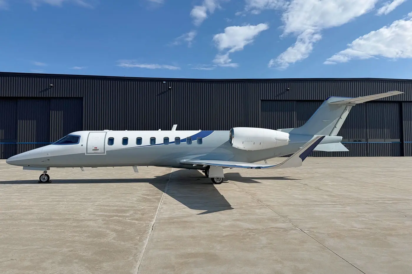 Learjet 75 exterior view
