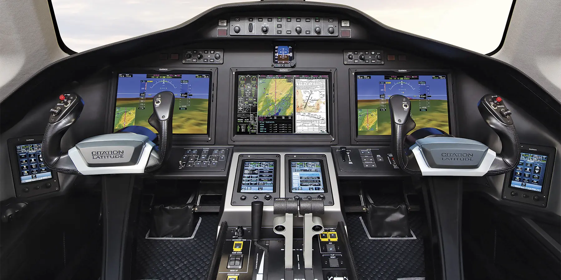 Citation Latitude cockpit
