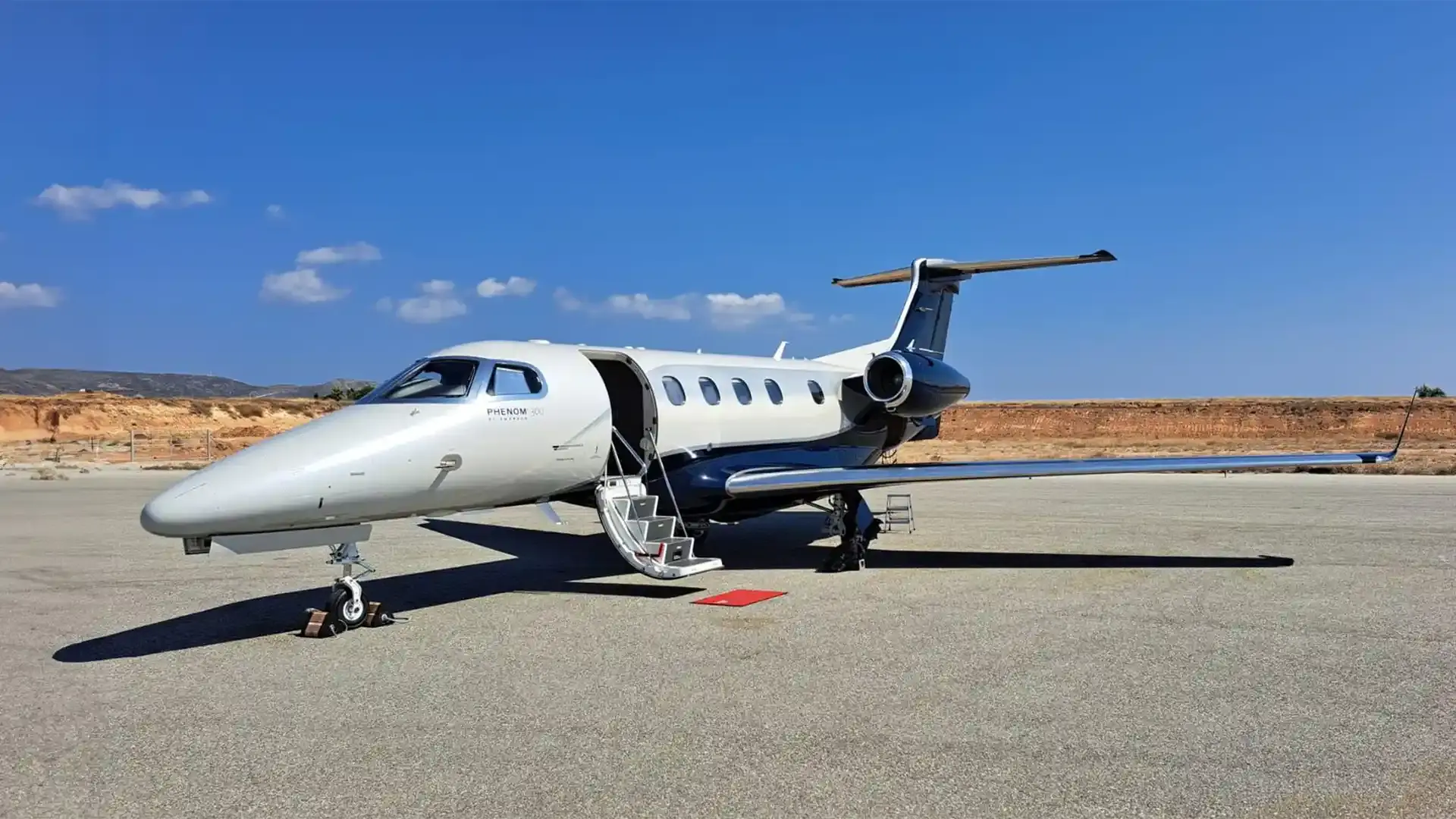 Phenom 300 exterior view